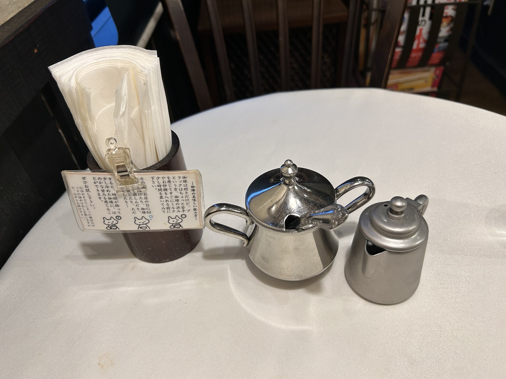 立川 一六珈琲店 テーブル