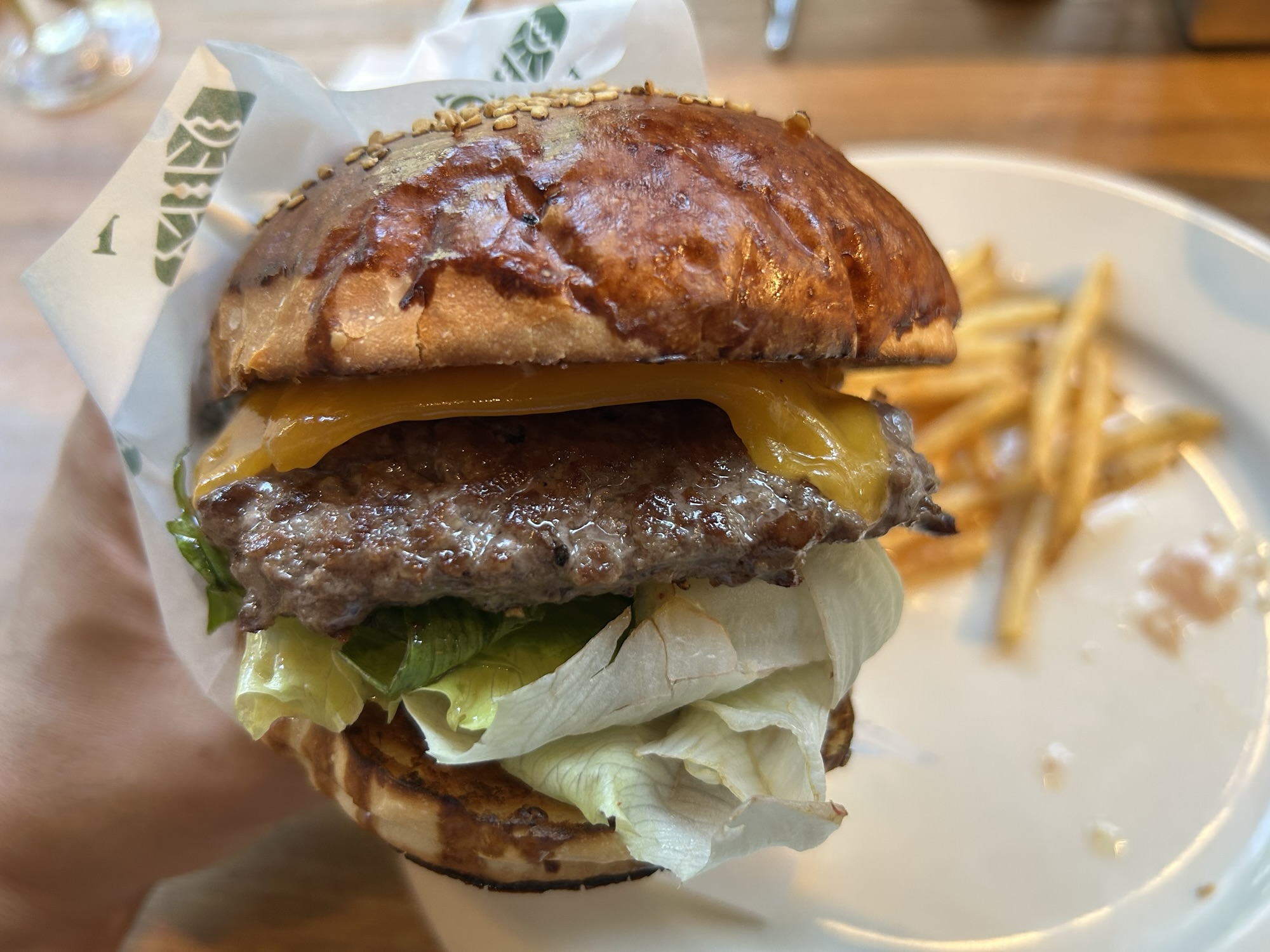 立川 THE PACIFIC ROOM チーズバーガー