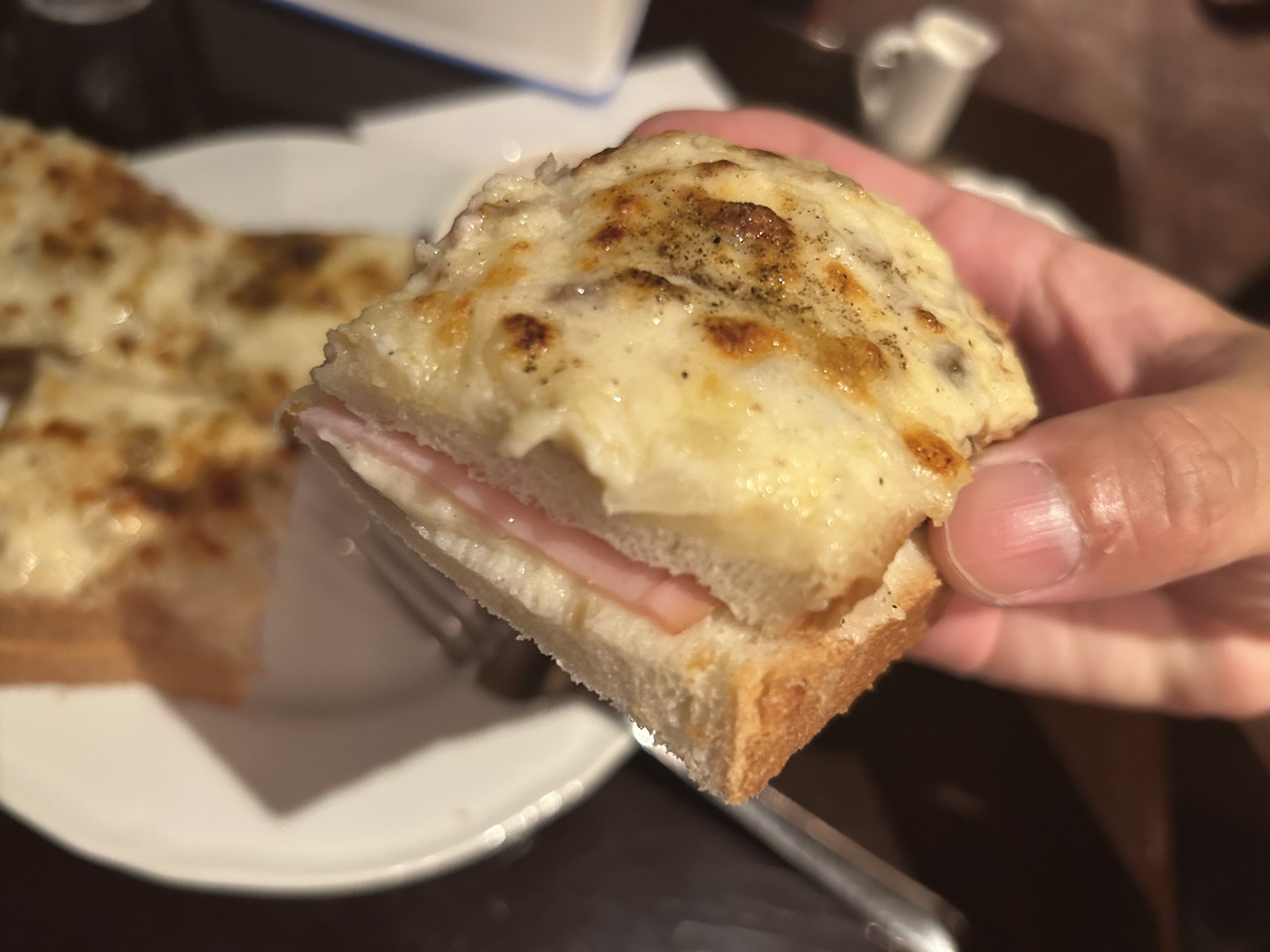 神保町 カフェ・トロワバグ グラタントースト