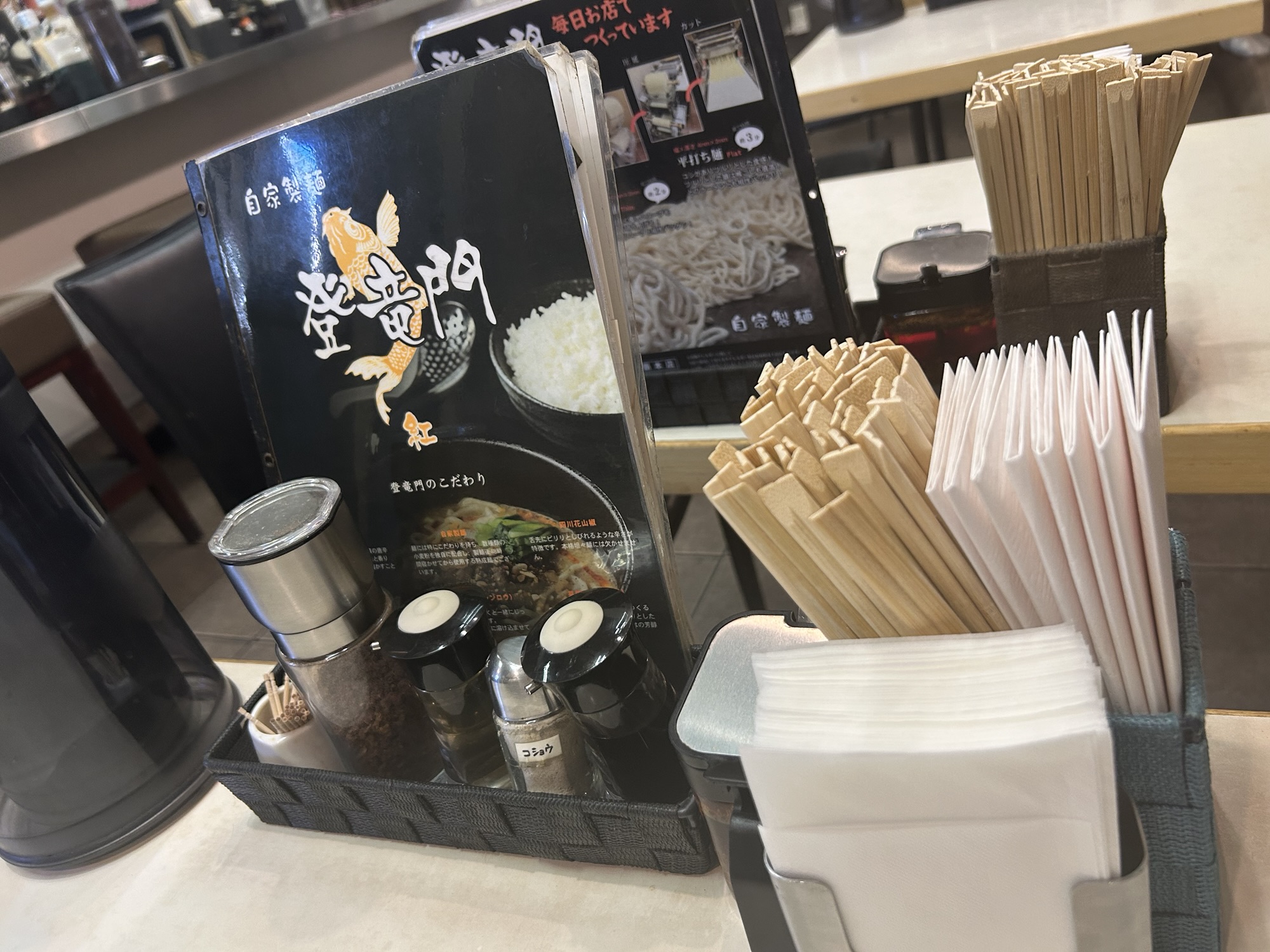那覇 登竜門 テーブル