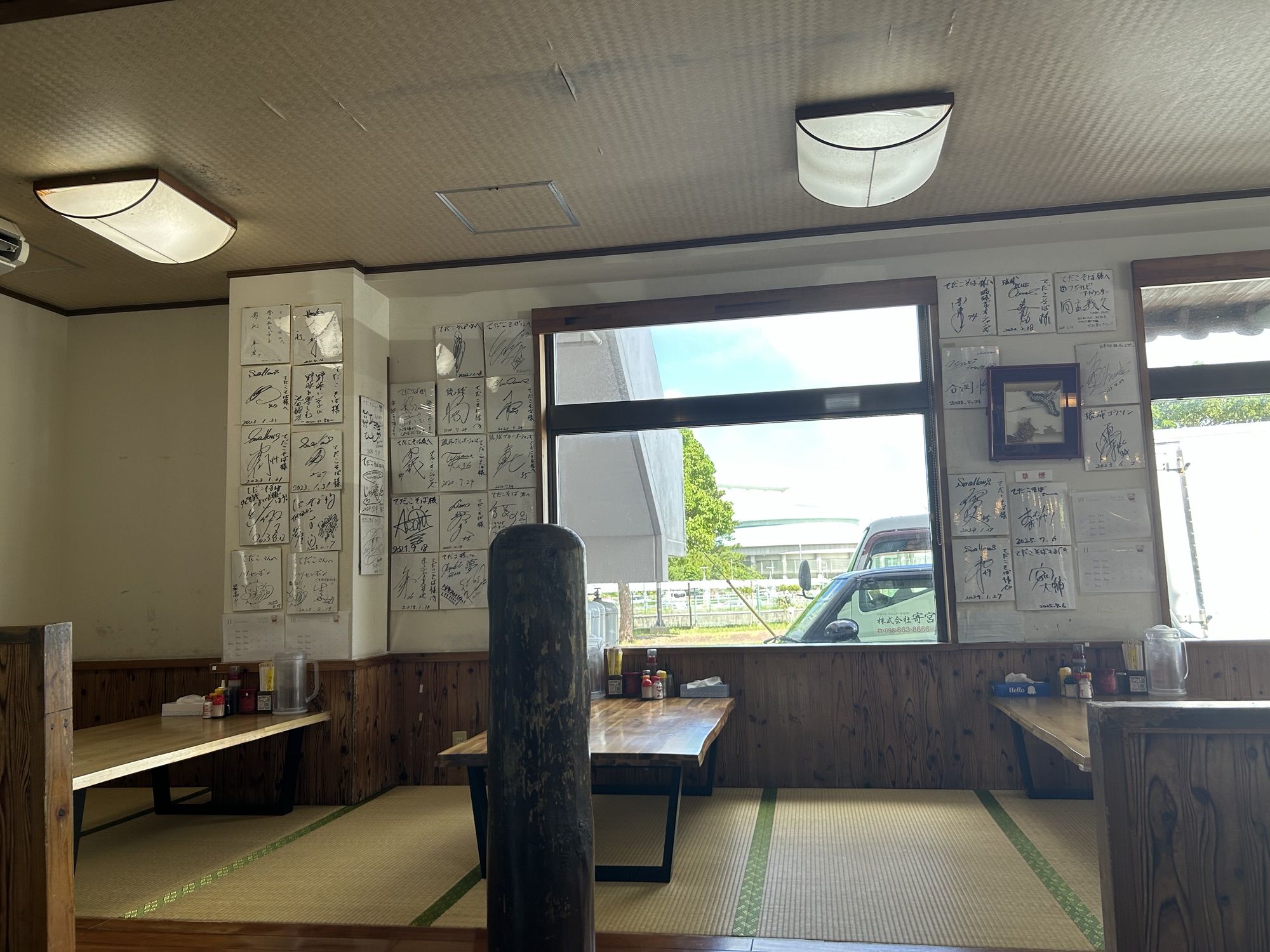 浦添 てだこ 店内