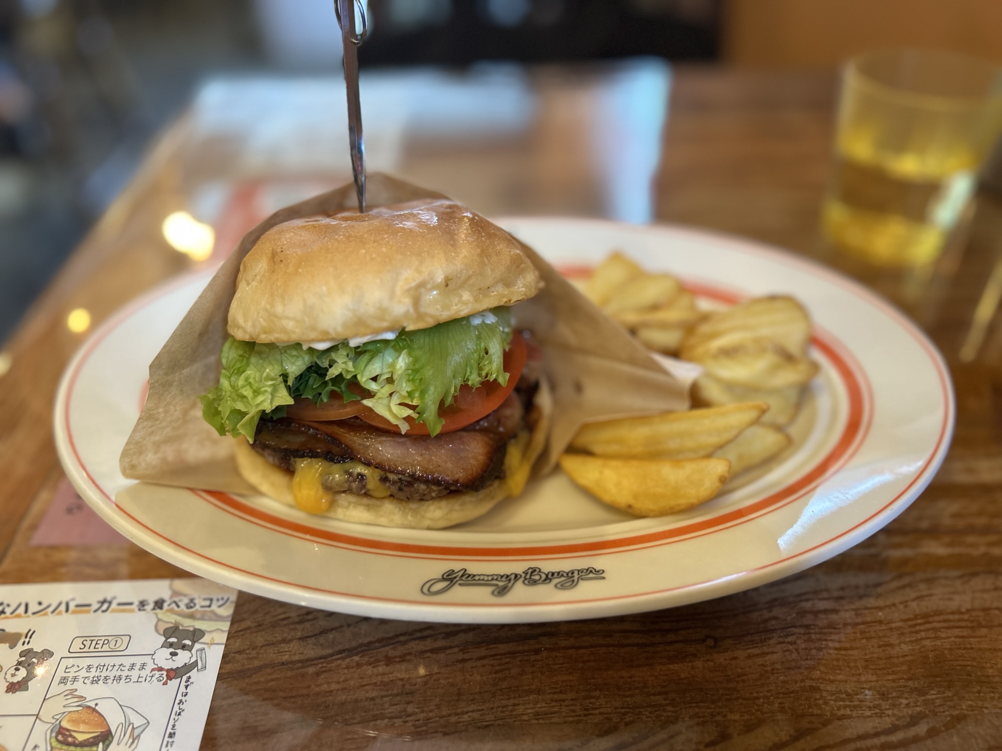 下北沢 YUMMY BURGER 自家製ベーコンチーズバーガー