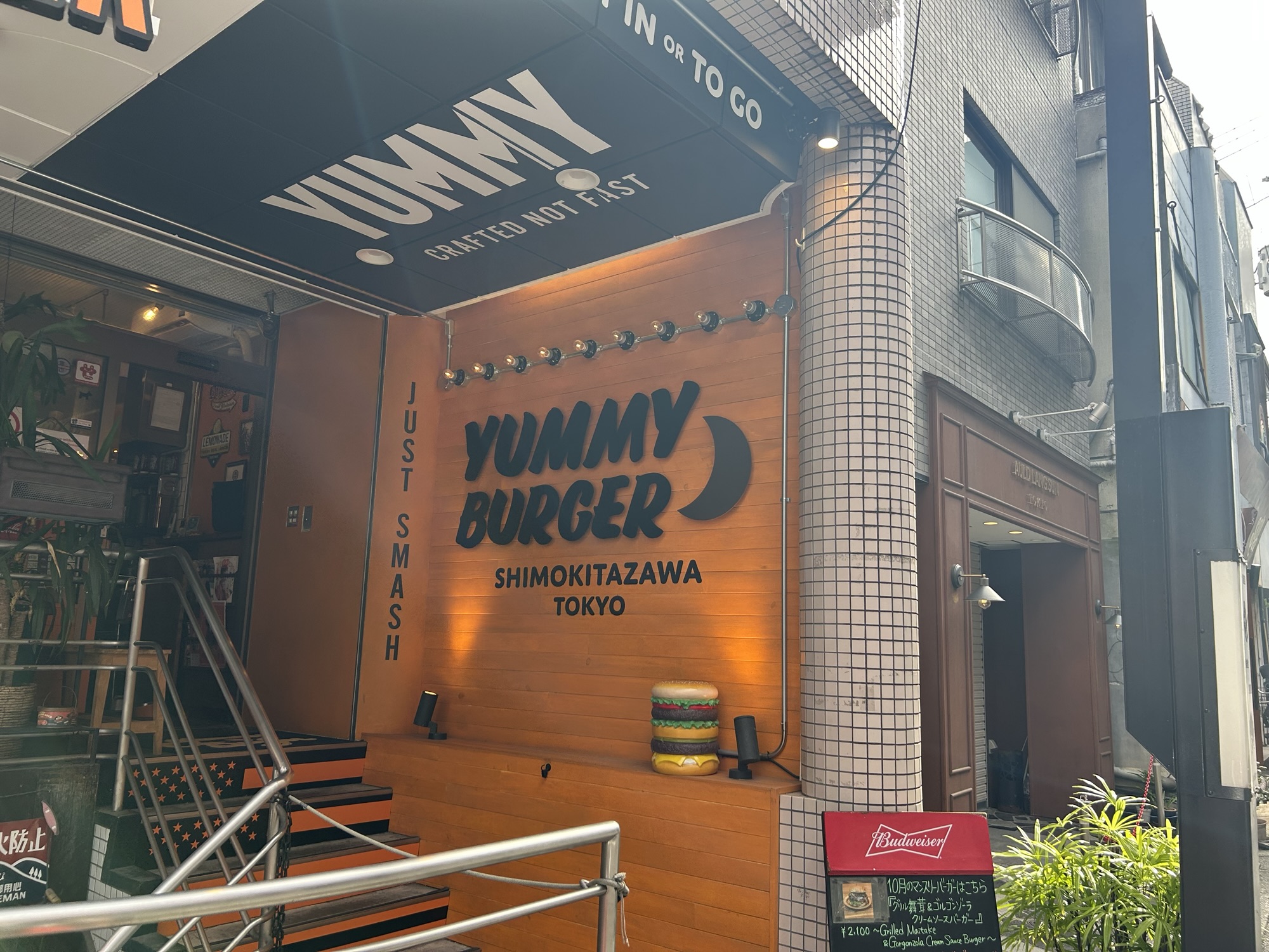 下北沢 YUMMY BURGER 外観